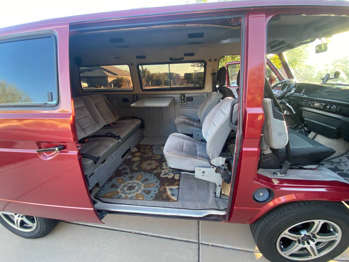 Volkswagen-Vanagon-bus-1989-red-318400-13