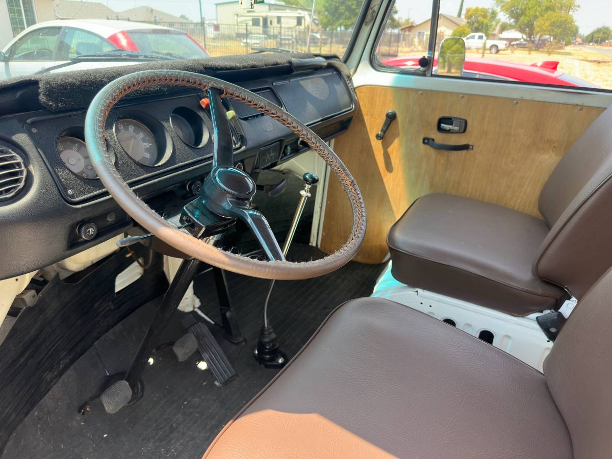 Volkswagen-Westfalia-1972-brown-70811-1