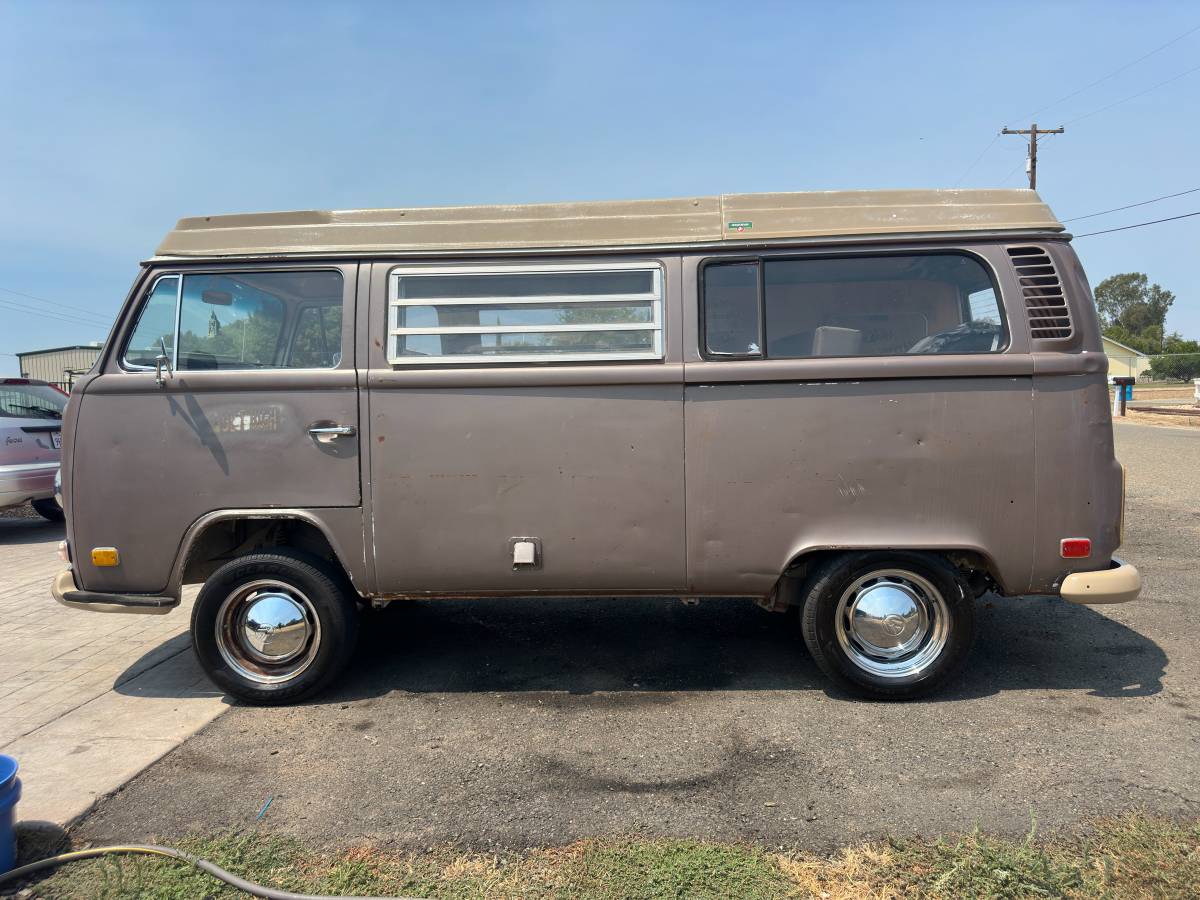 Volkswagen-Westfalia-1972-brown-70811-9