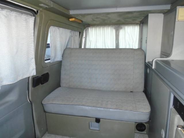 Volkswagen-Winnebago-camper-1995-9