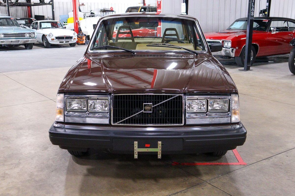 Volvo-240-Berline-1983-Brown-Beige-2356-11