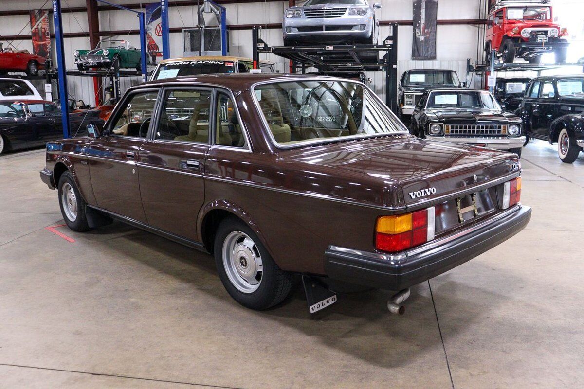 Volvo-240-Berline-1983-Brown-Beige-2356-4