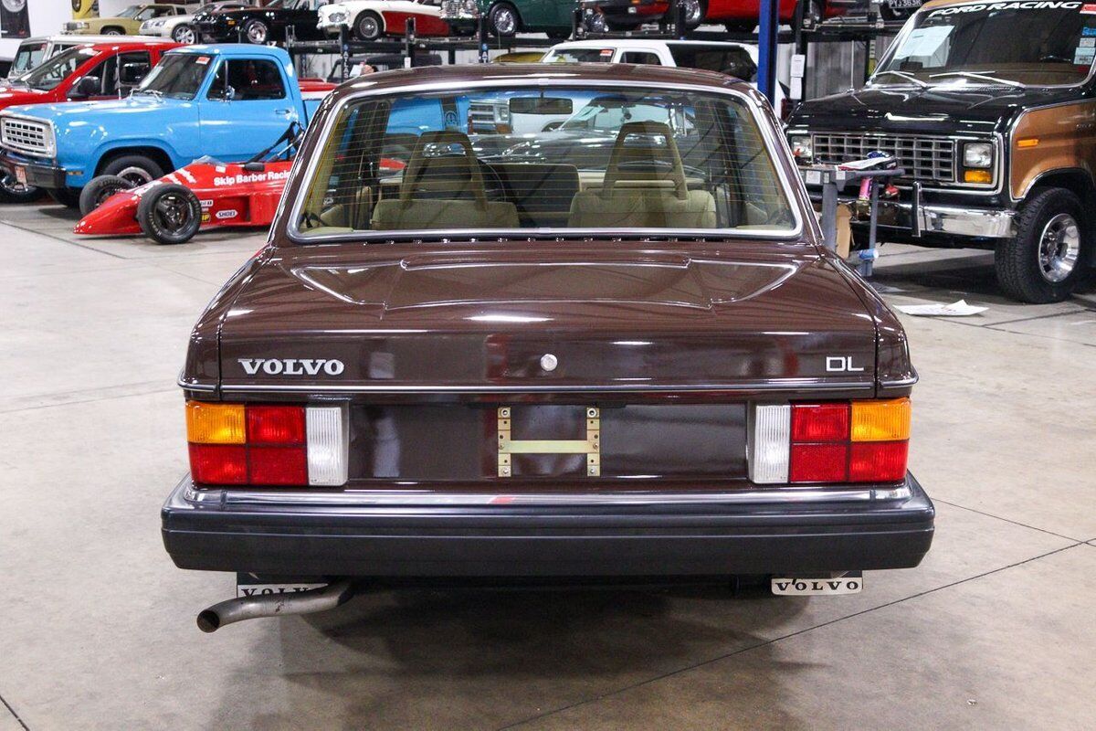 Volvo-240-Berline-1983-Brown-Beige-2356-5