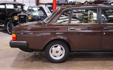 Volvo-240-Berline-1983-Brown-Beige-2356-7