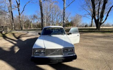 Volvo-240-dl-1985-white-290133-4