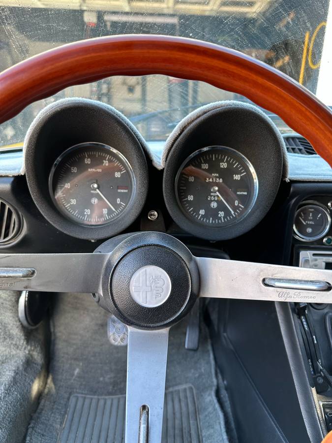 Alfa-romeo-Spider-1979-yellow-54940-10