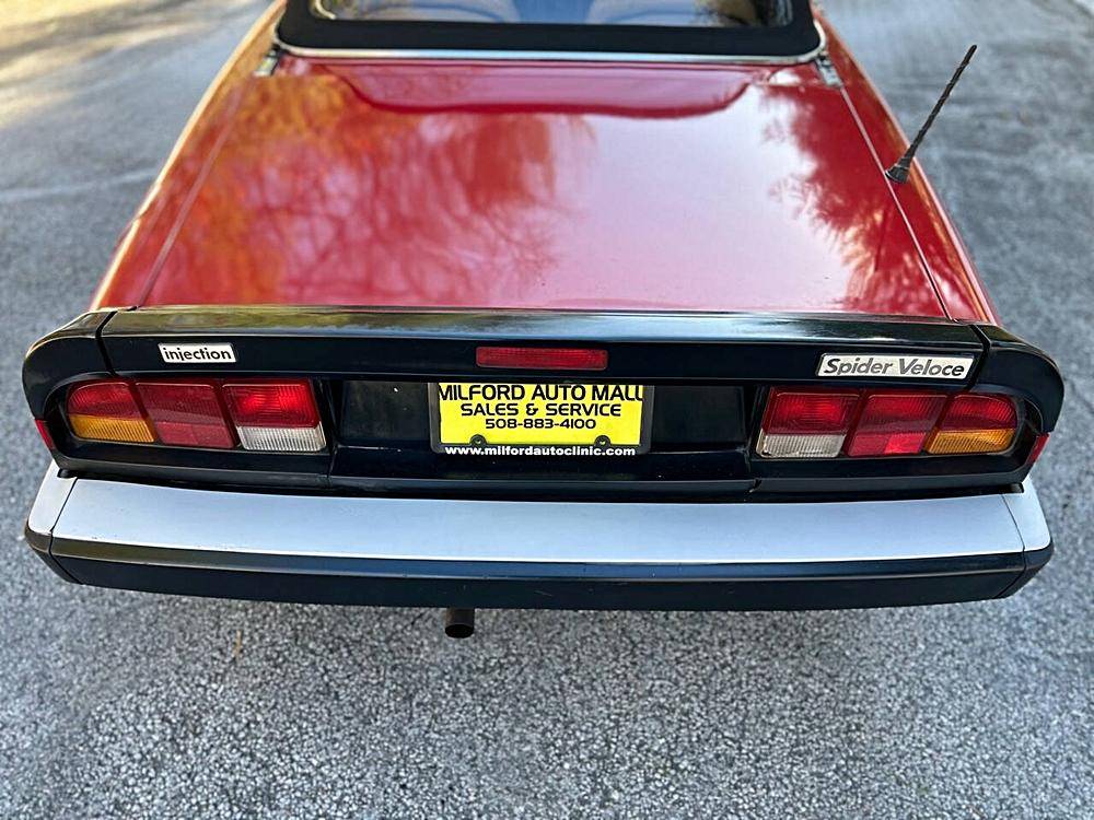 Alfa-romeo-Spider-1987-red-161039-18