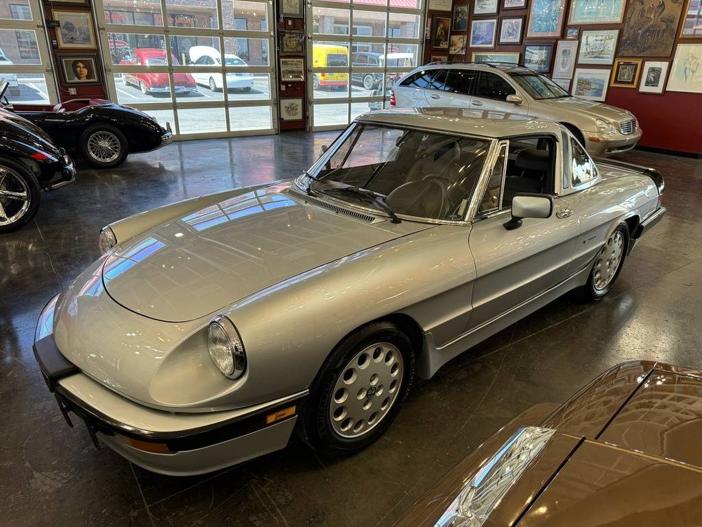 Alfa-romeo-Spider-1987-silver-96905-6