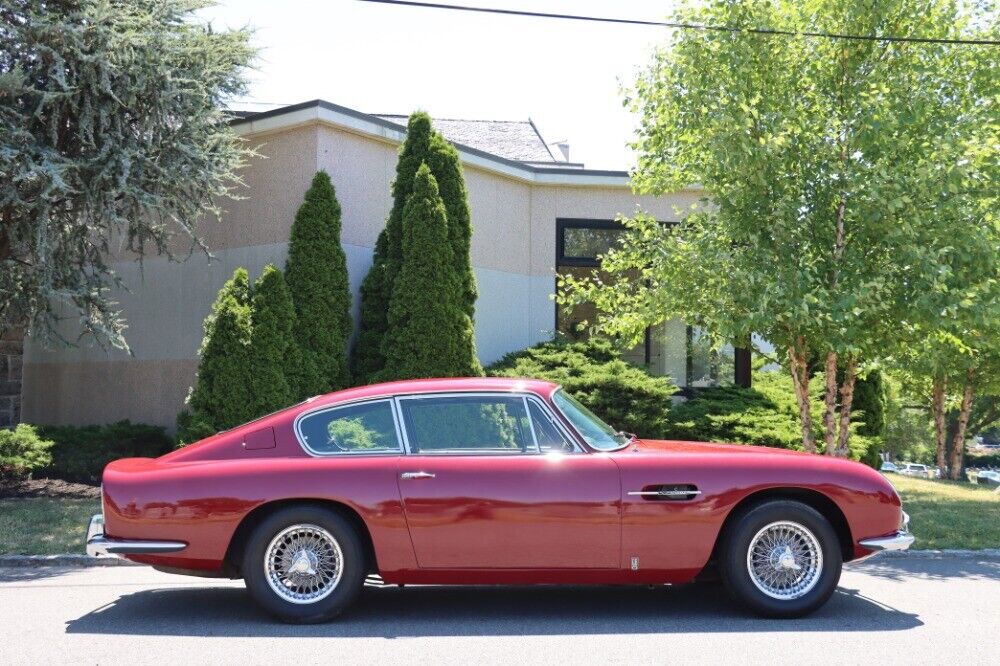 Aston-Martin-DB6-1967-Burgundy-Black-0-2