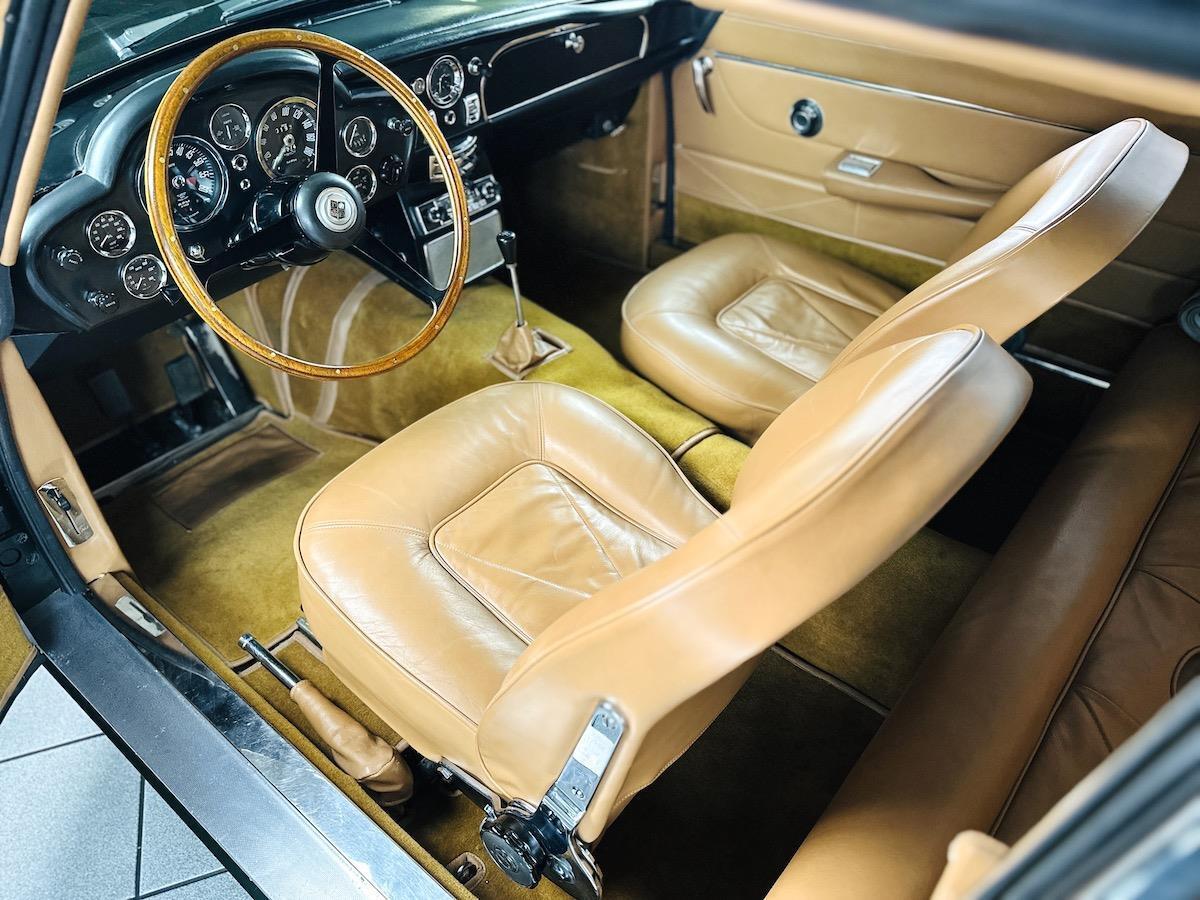 Aston-Martin-DB6-Coupe-1966-Green-Tan-4138-18