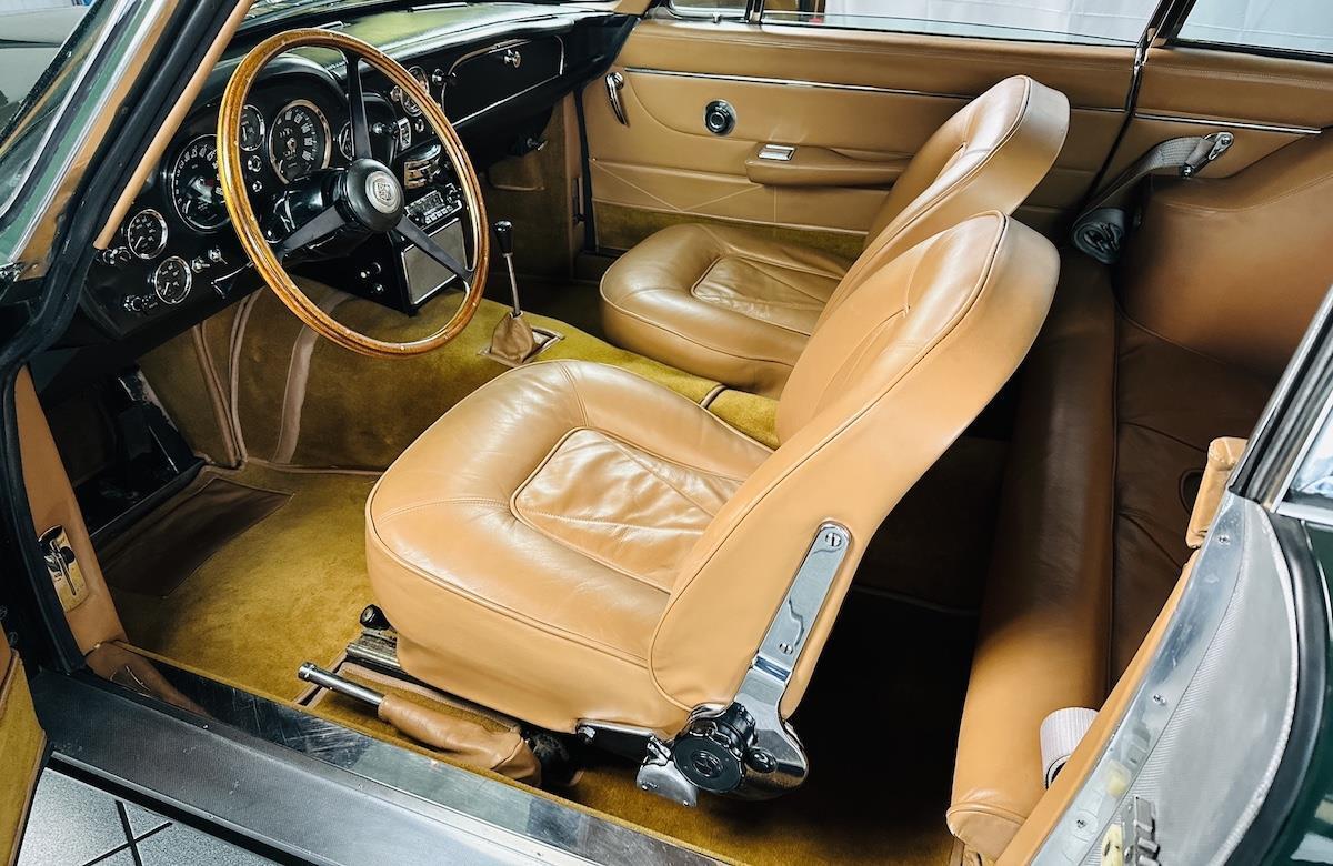 Aston-Martin-DB6-Coupe-1966-Green-Tan-4138-2