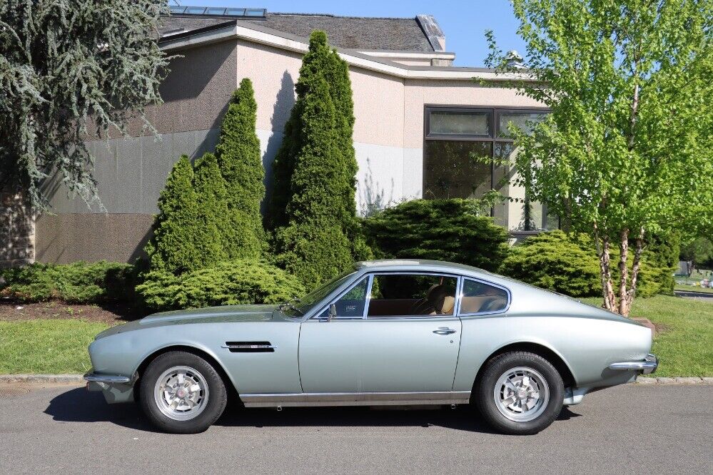 Aston-Martin-DBS-1971-Silver-Tan-0-3