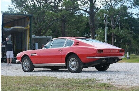 Aston-Martin-DBS-Berline-1969-Red-Black-0-4