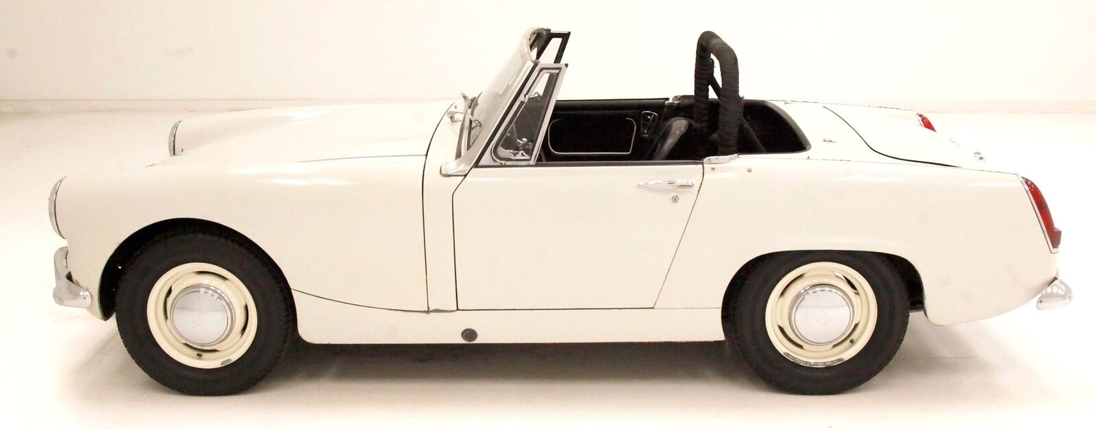 Austin-Healey-Sprite-Cabriolet-1966-White-Black-125944-1