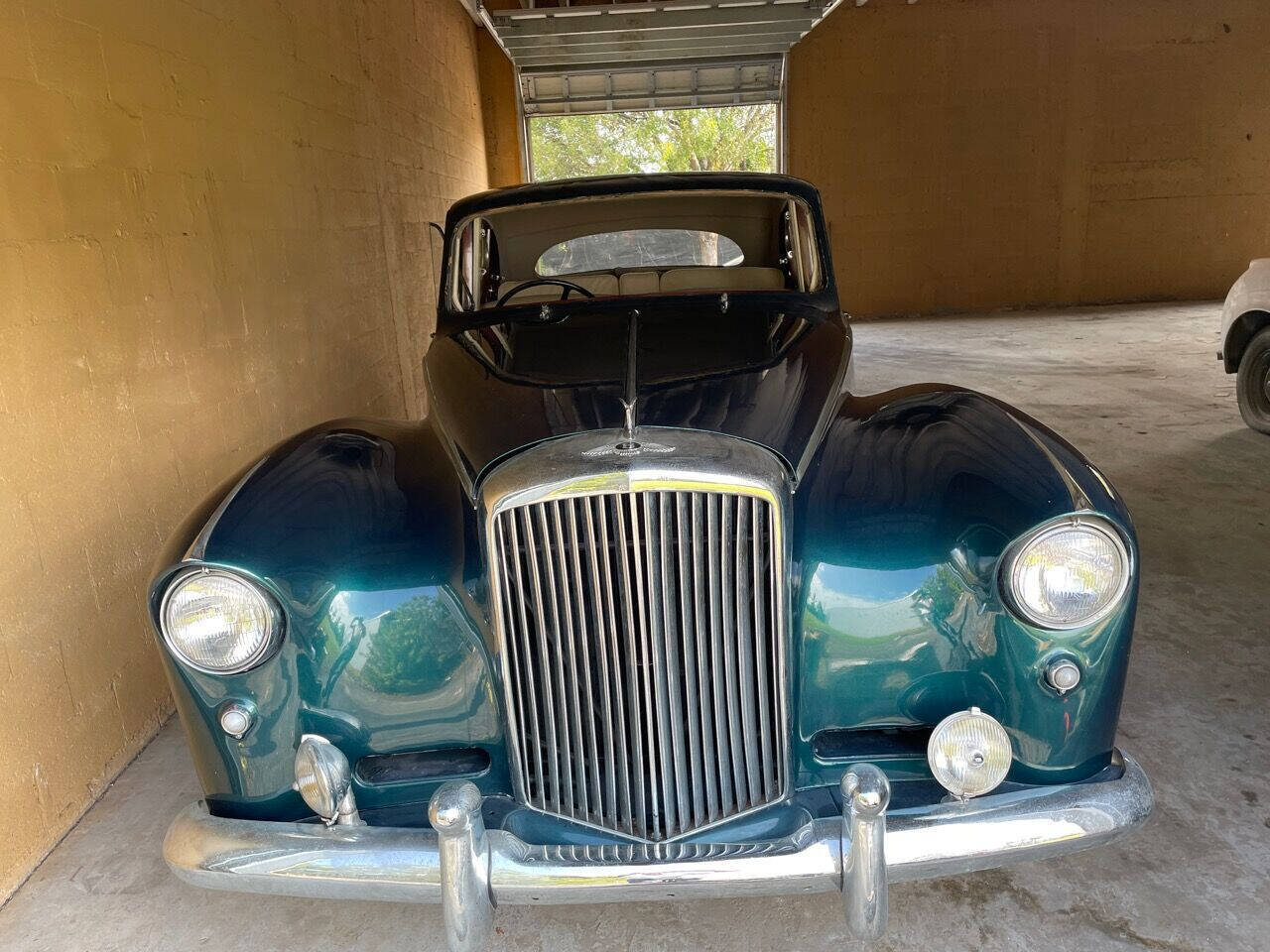 Bentley-EMPRESS-BY-HOOPER-Berline-1956-Green-Tan-91314-4