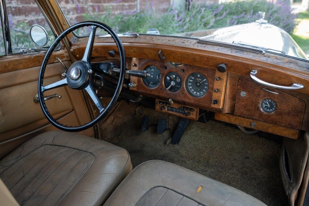 Bentley-MK-VI-LHD-1950-Black-Tan-0-6