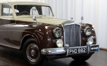 Bentley-R-Type-Berline-1954-Brown-Tan-144767-1