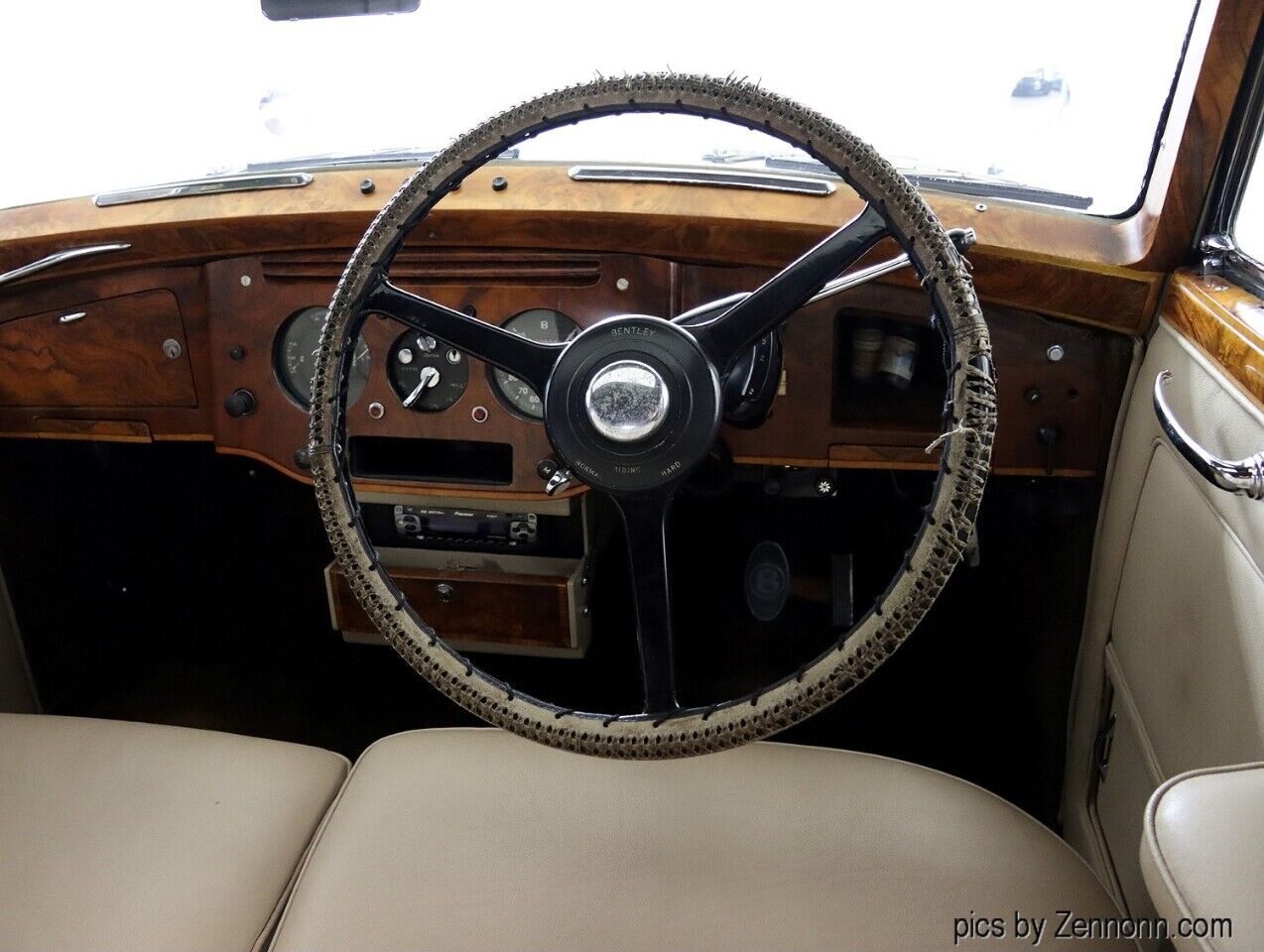 Bentley-R-Type-Berline-1954-Brown-Tan-144767-19