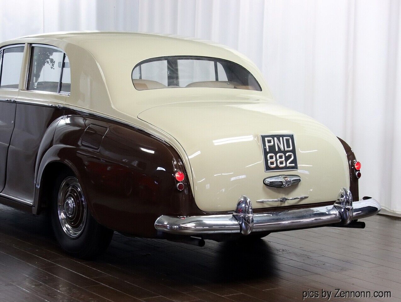 Bentley-R-Type-Berline-1954-Brown-Tan-144767-8