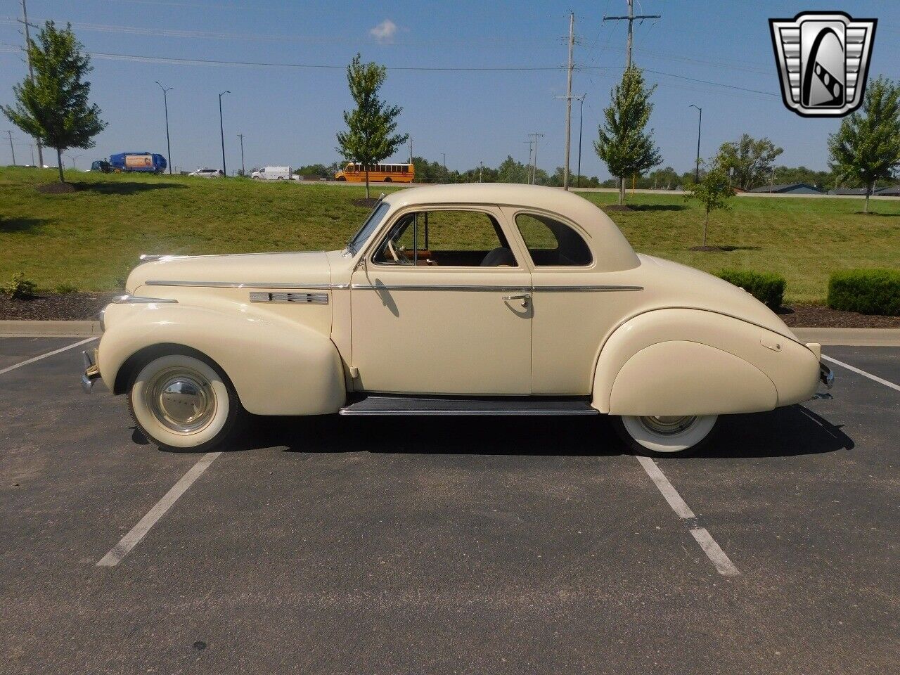 Buick-Coupe-Coupe-1940-Tan-Brown-137427-2