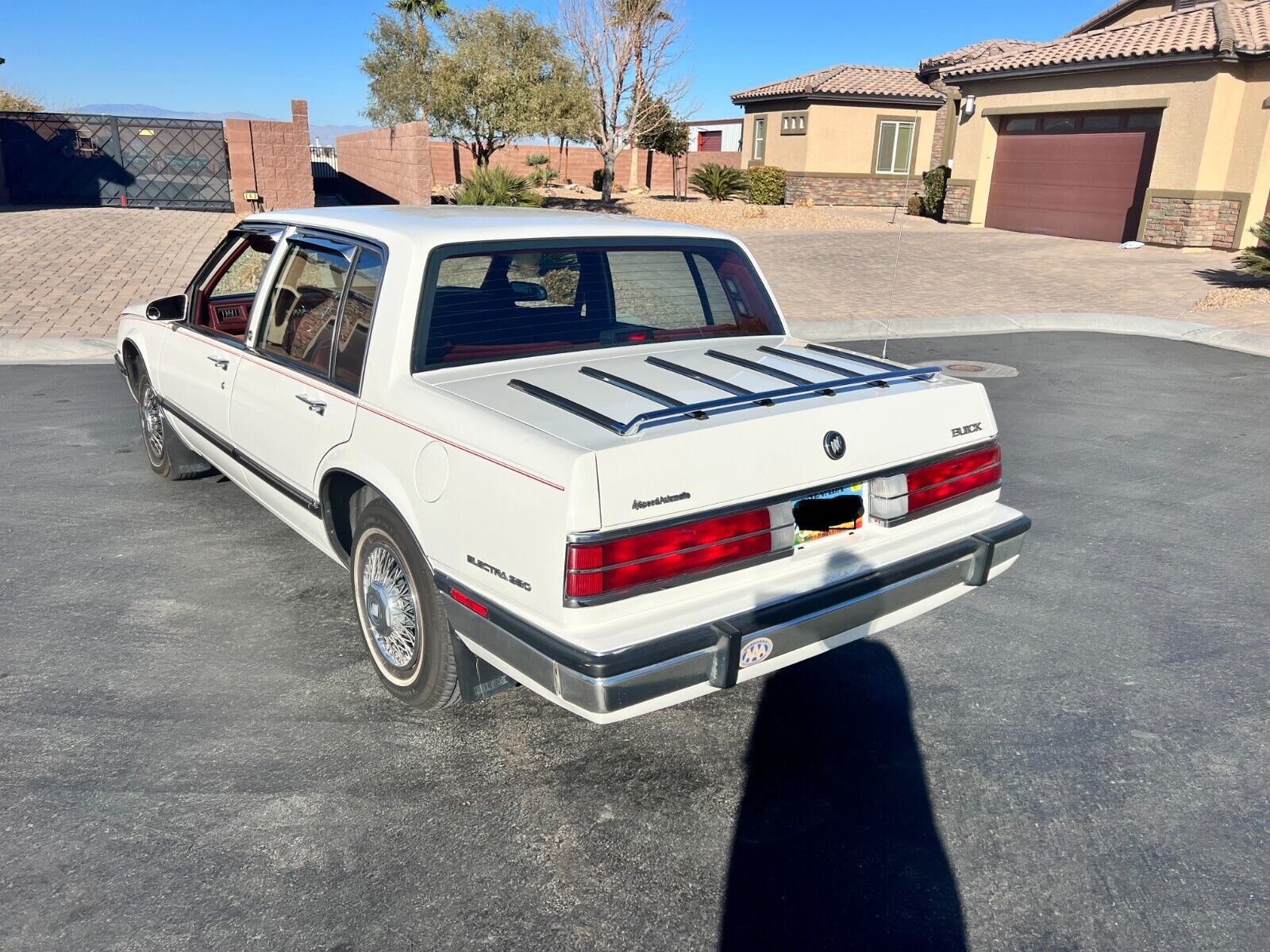 Buick-Electra-Berline-1985-White-Red-155624-1