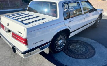 Buick-Electra-Berline-1985-White-Red-155624-3