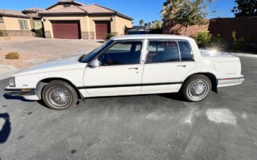 Buick-Electra-Berline-1985-White-Red-155624-4