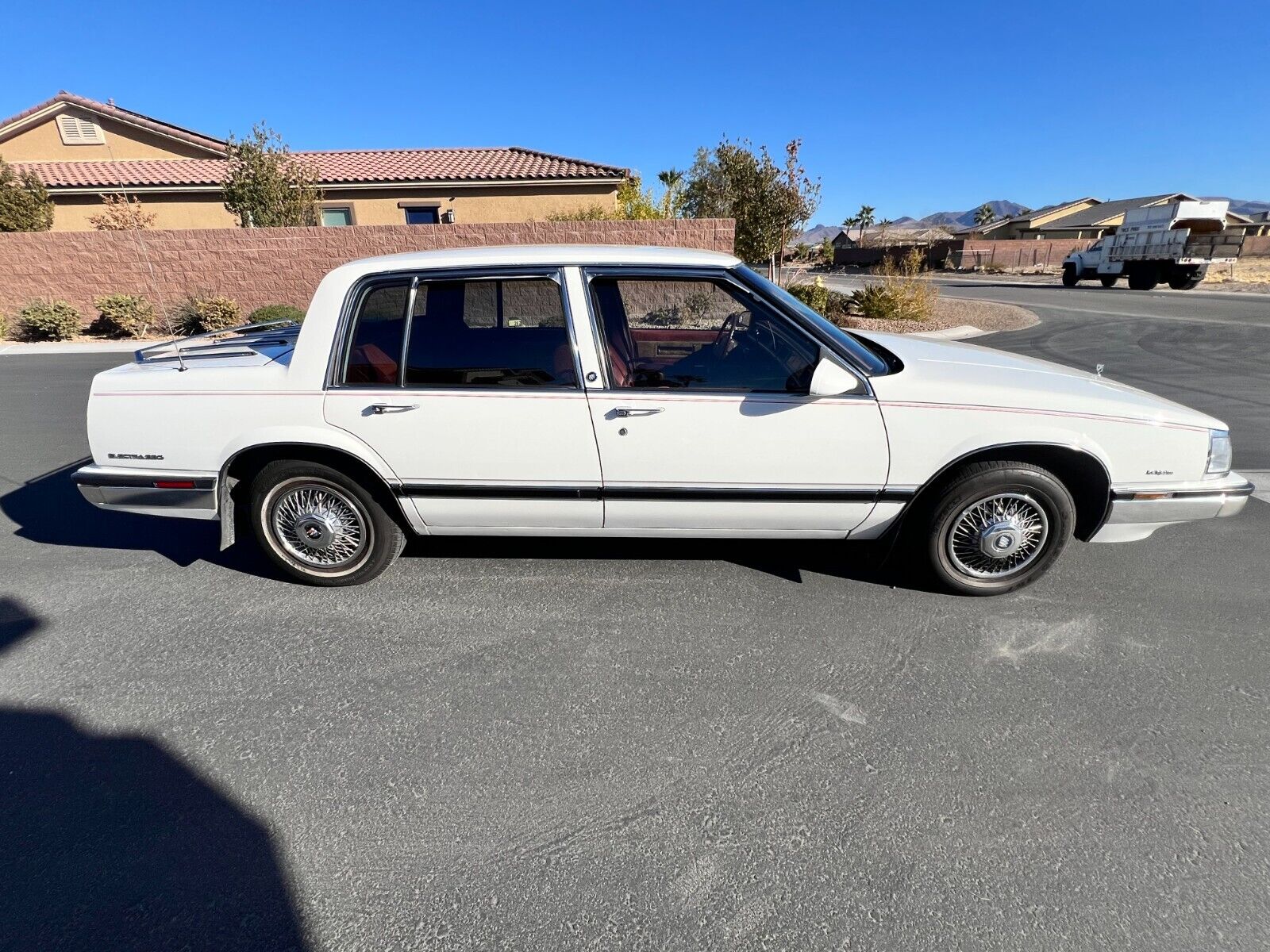 Buick-Electra-Berline-1985-White-Red-155624-7