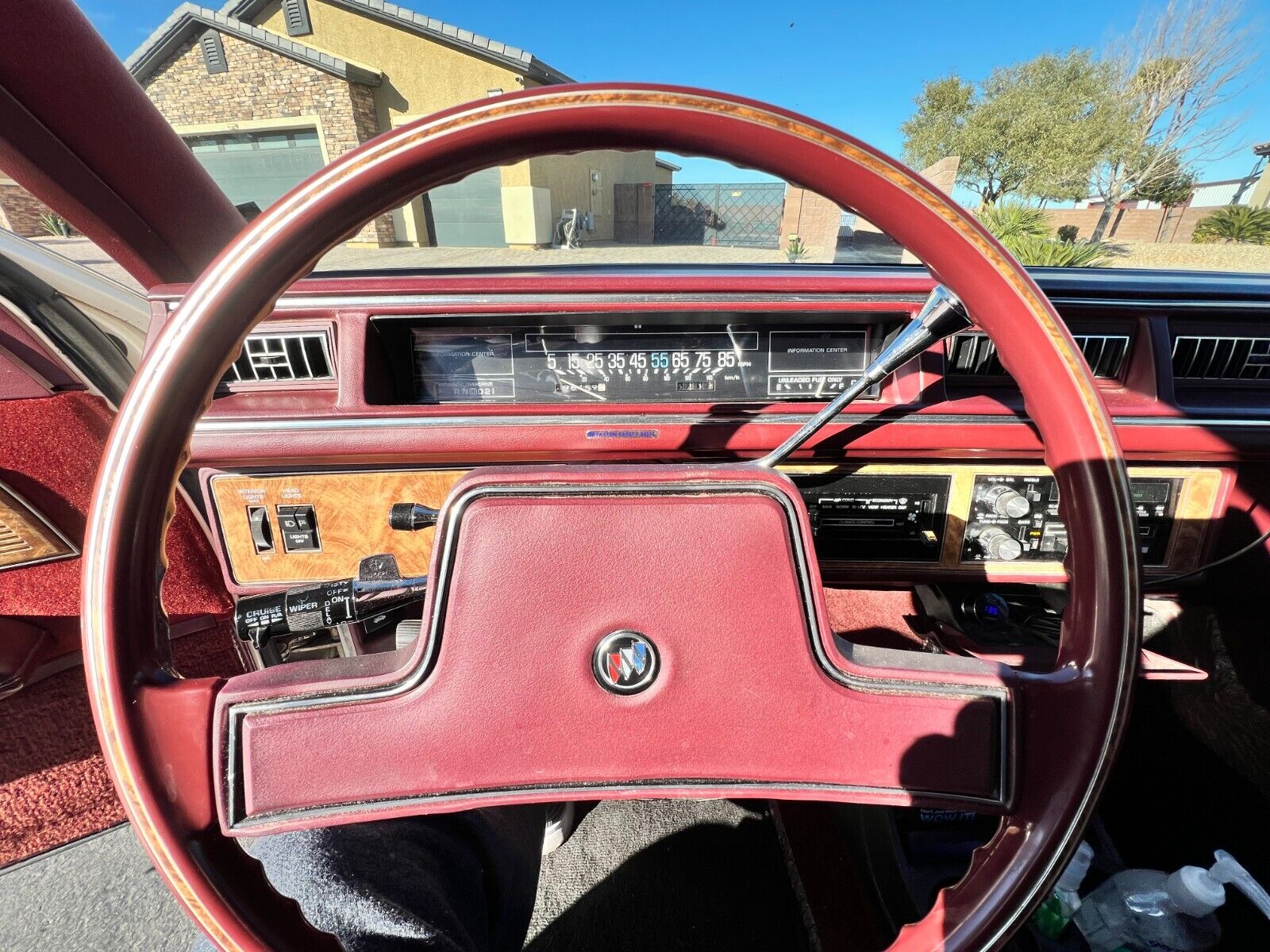 Buick-Electra-Berline-1985-White-Red-155624-9