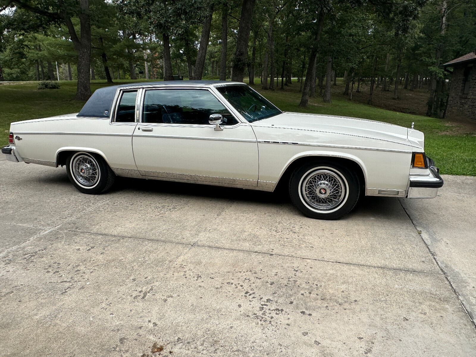 Buick-Electra-Coupe-1984-White-87574-1