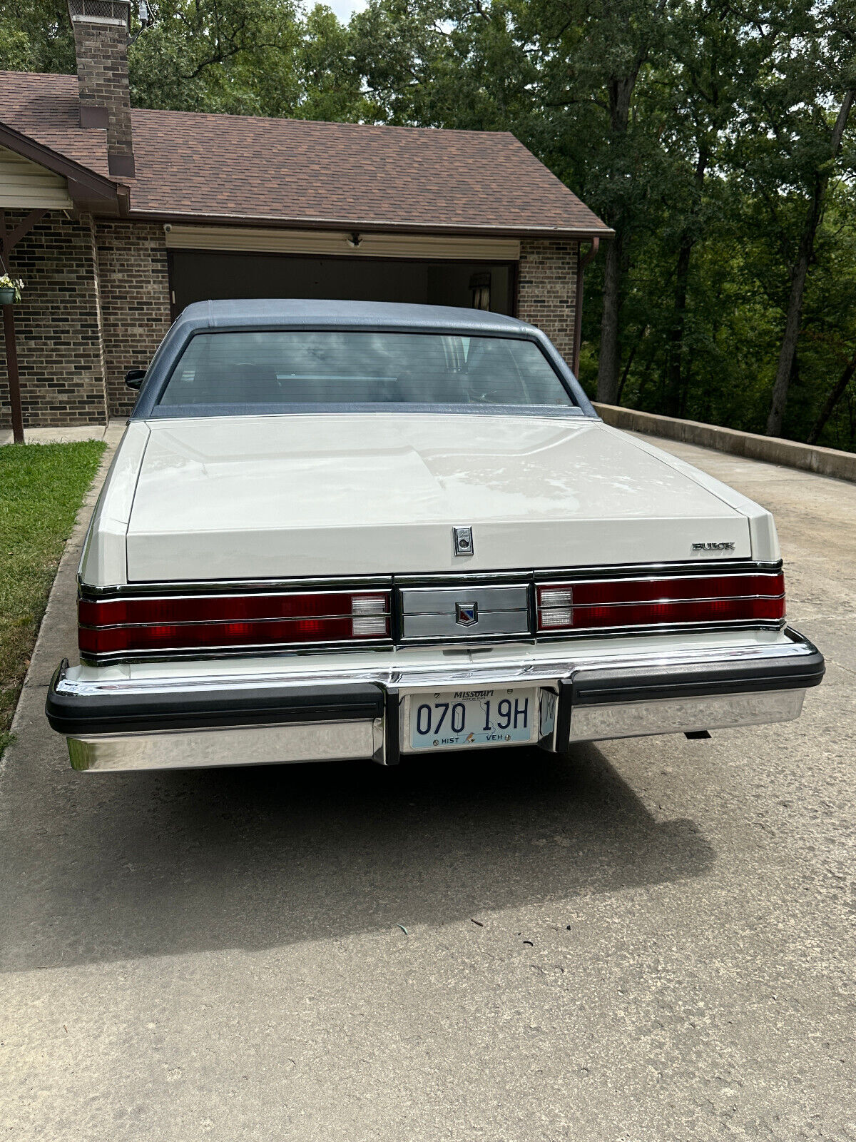 Buick-Electra-Coupe-1984-White-87574-2