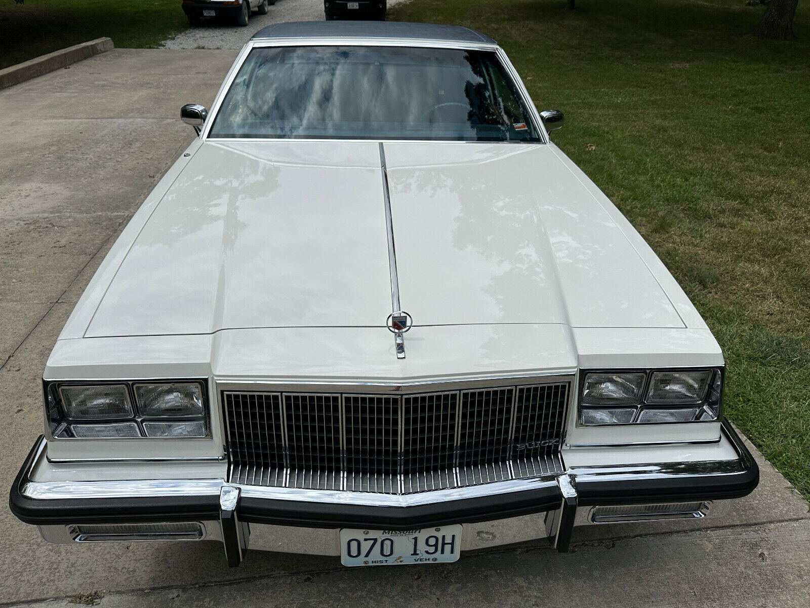 Buick-Electra-Coupe-1984-White-87574-5