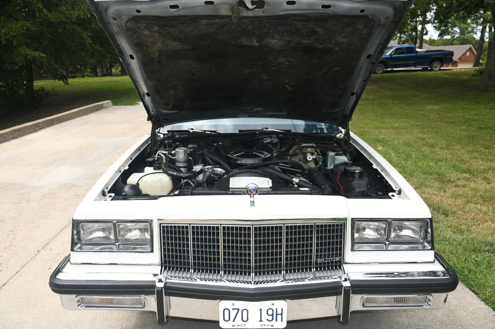 Buick-Electra-Coupe-1984-White-87574-9