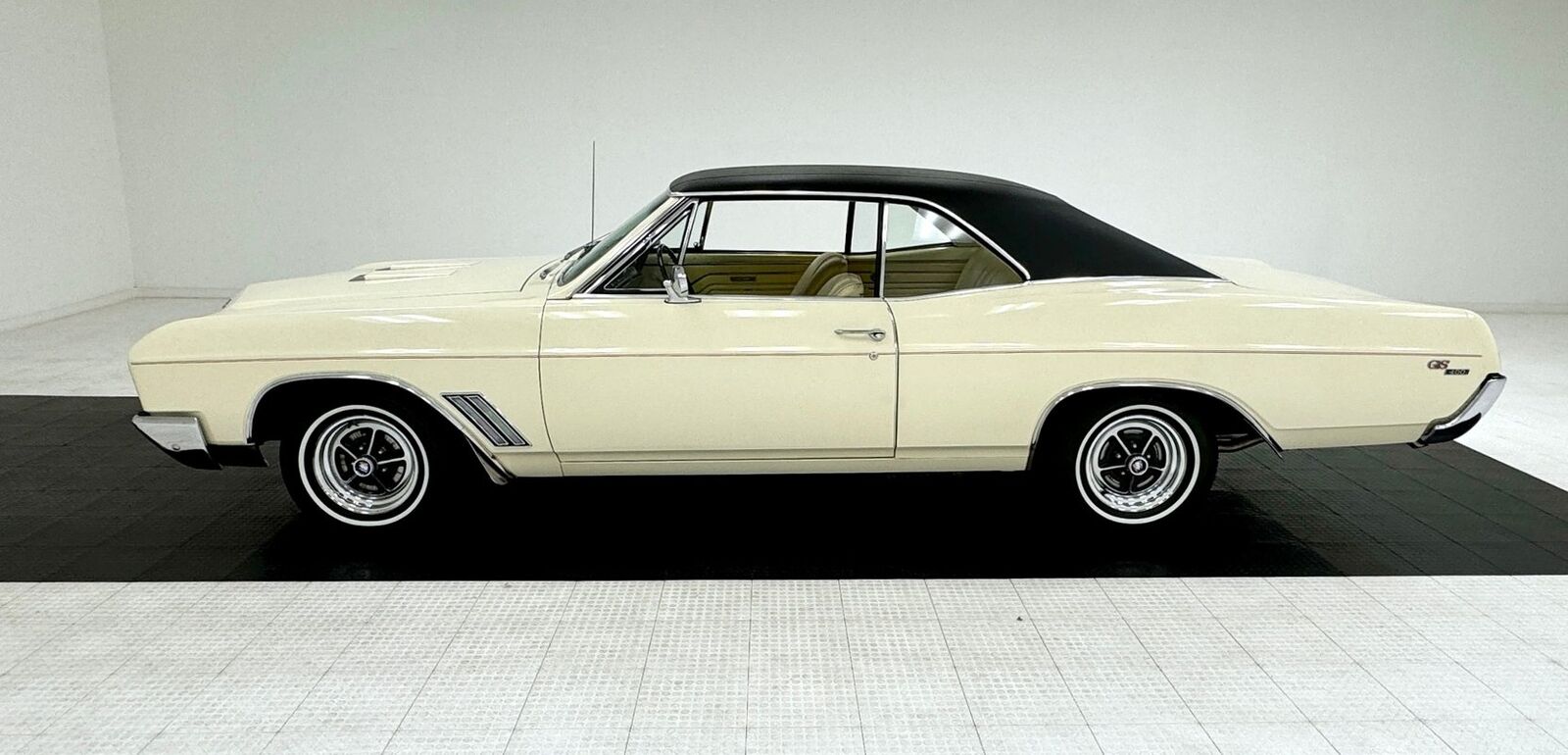 Buick-GS400-1967-Ivory-Yellow-173809-1