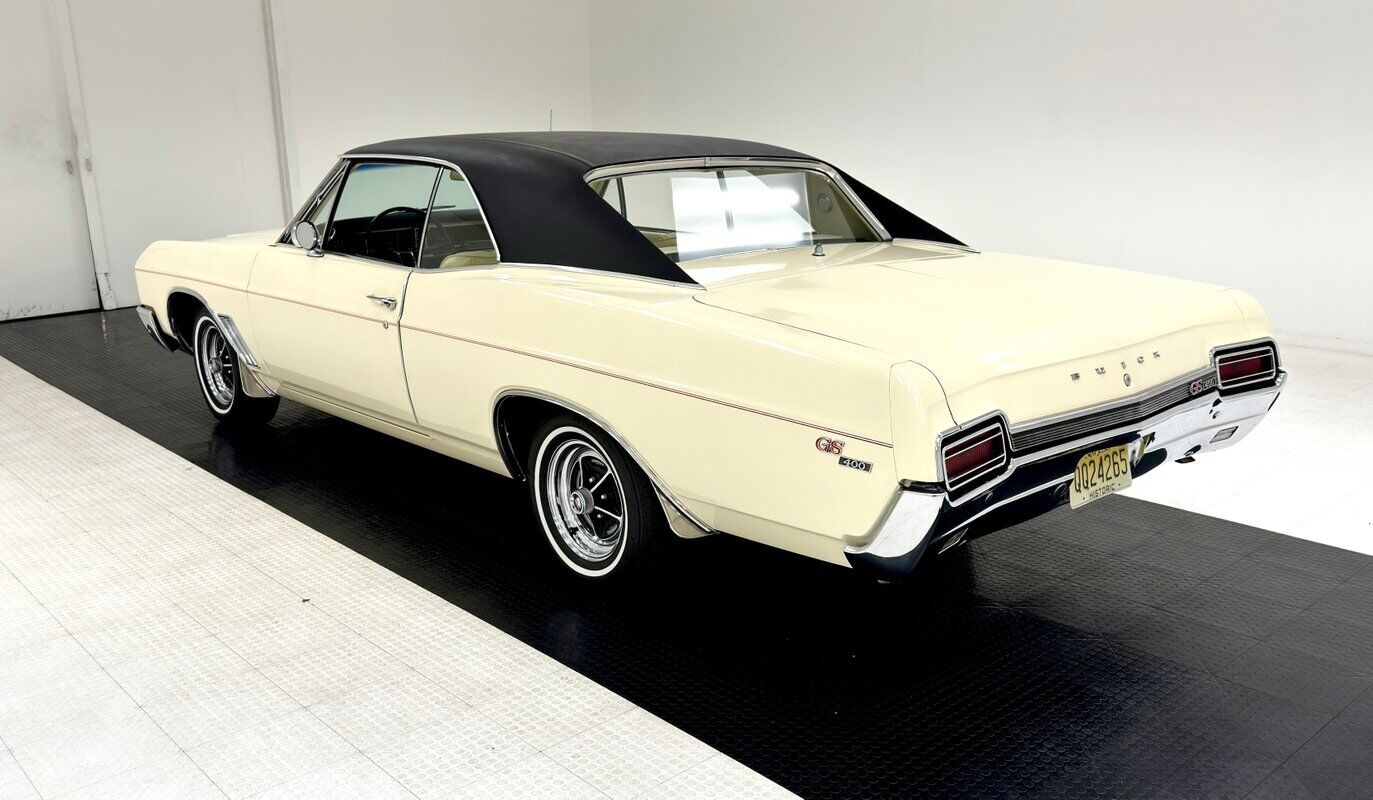 Buick-GS400-1967-Ivory-Yellow-173809-2