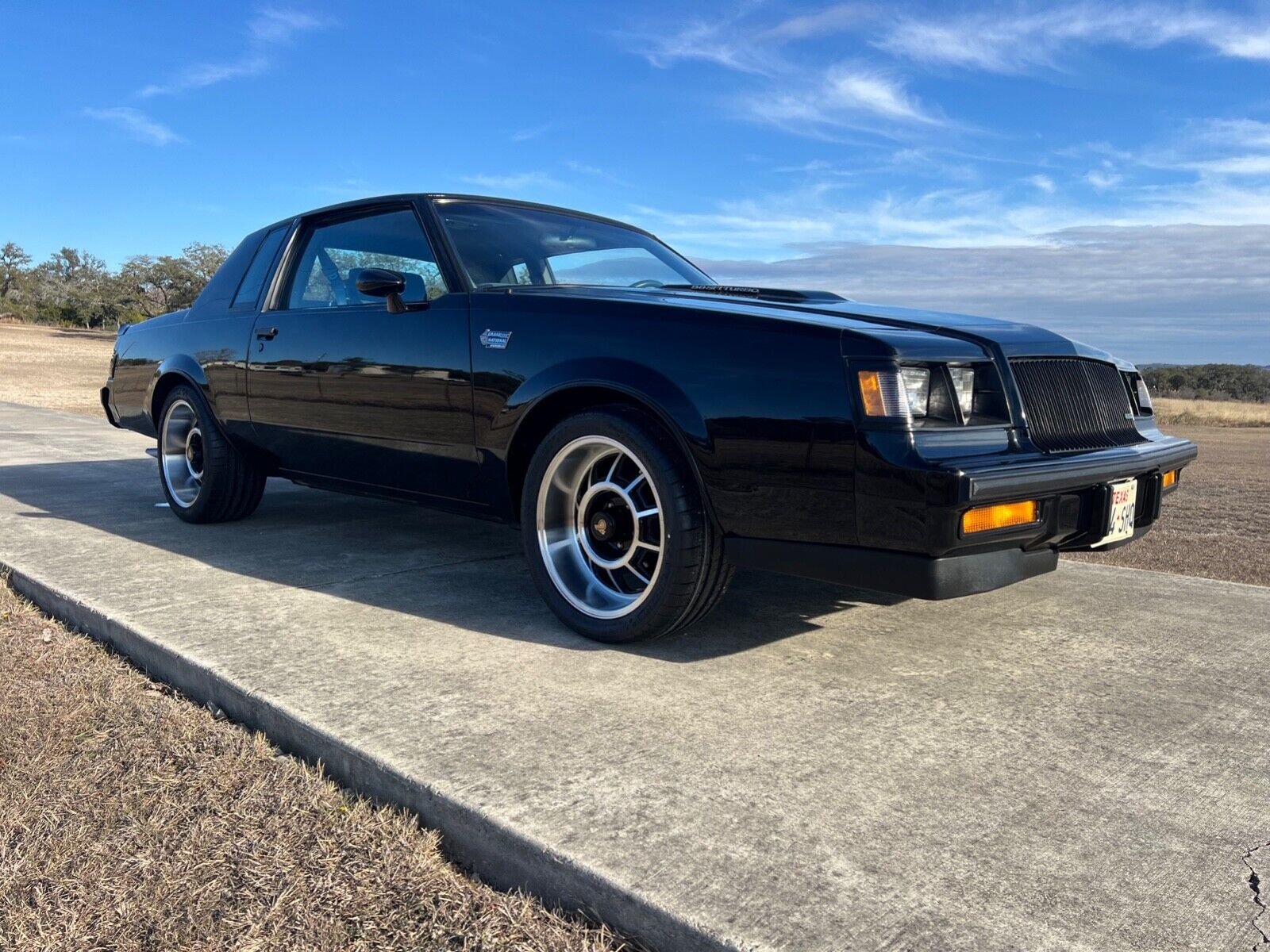 Buick-Grand-National-Coupe-1987-Black-Gray-49890-1