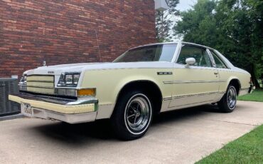 Buick-LeSabre-1979-White-Yellow-56905-1