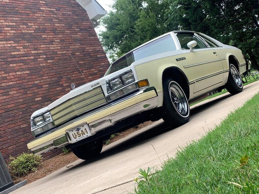 Buick-LeSabre-1979-White-Yellow-56905-10