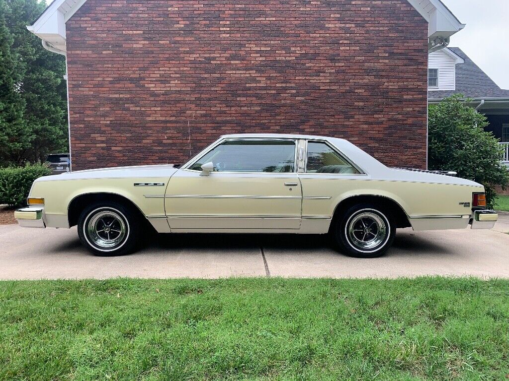 Buick-LeSabre-1979-White-Yellow-56905-11