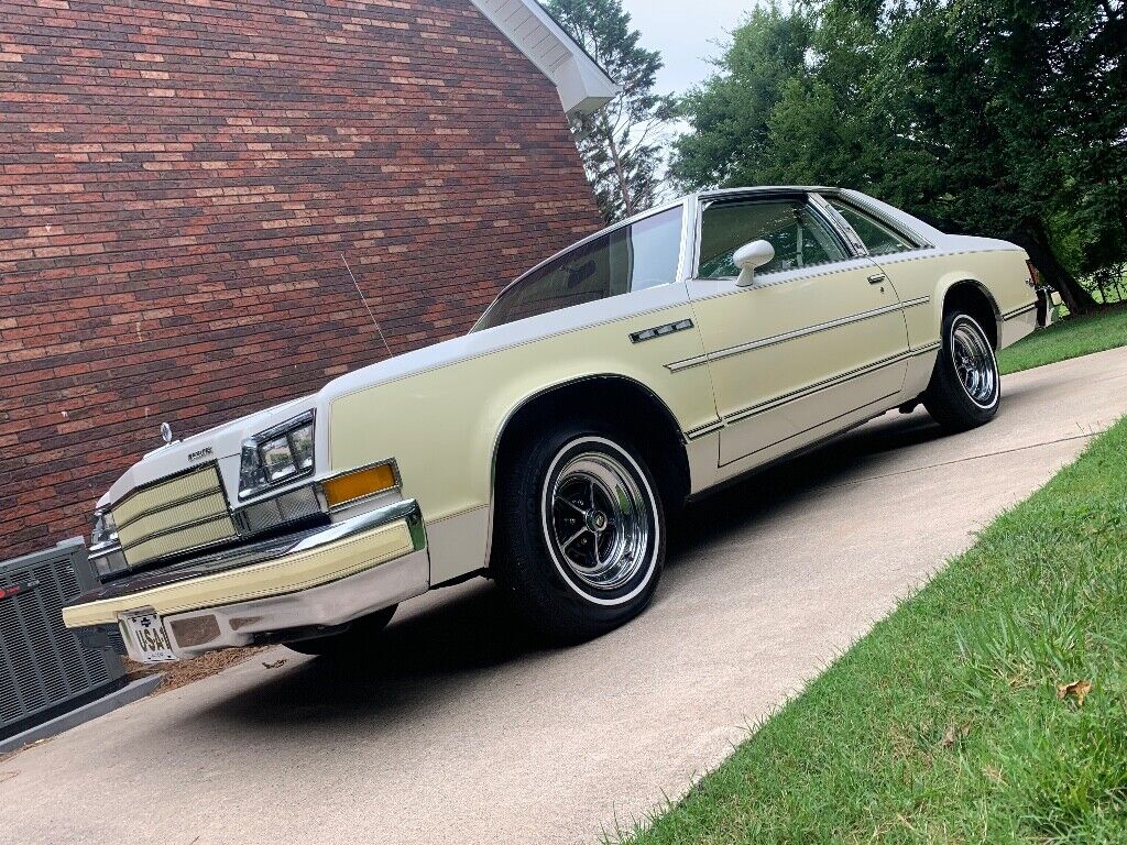 Buick-LeSabre-1979-White-Yellow-56905-2