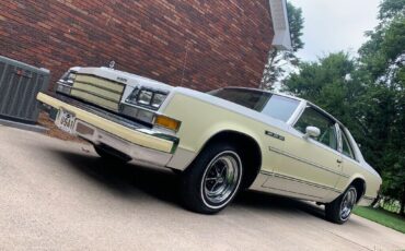 Buick-LeSabre-1979-White-Yellow-56905-3