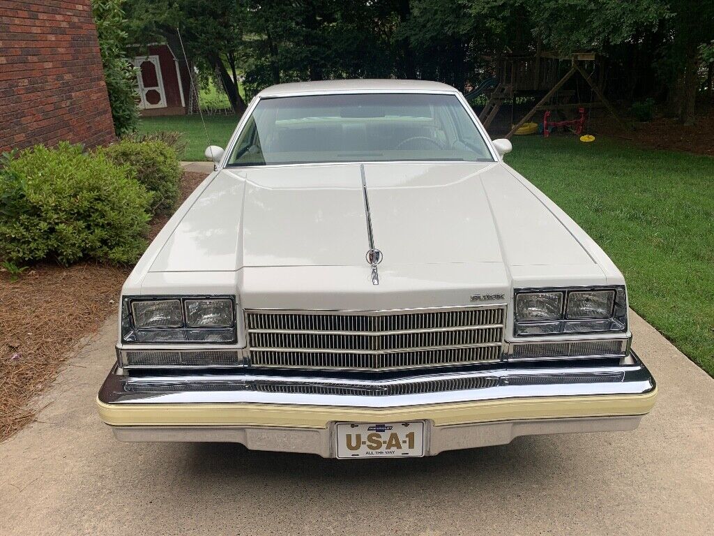 Buick-LeSabre-1979-White-Yellow-56905-5