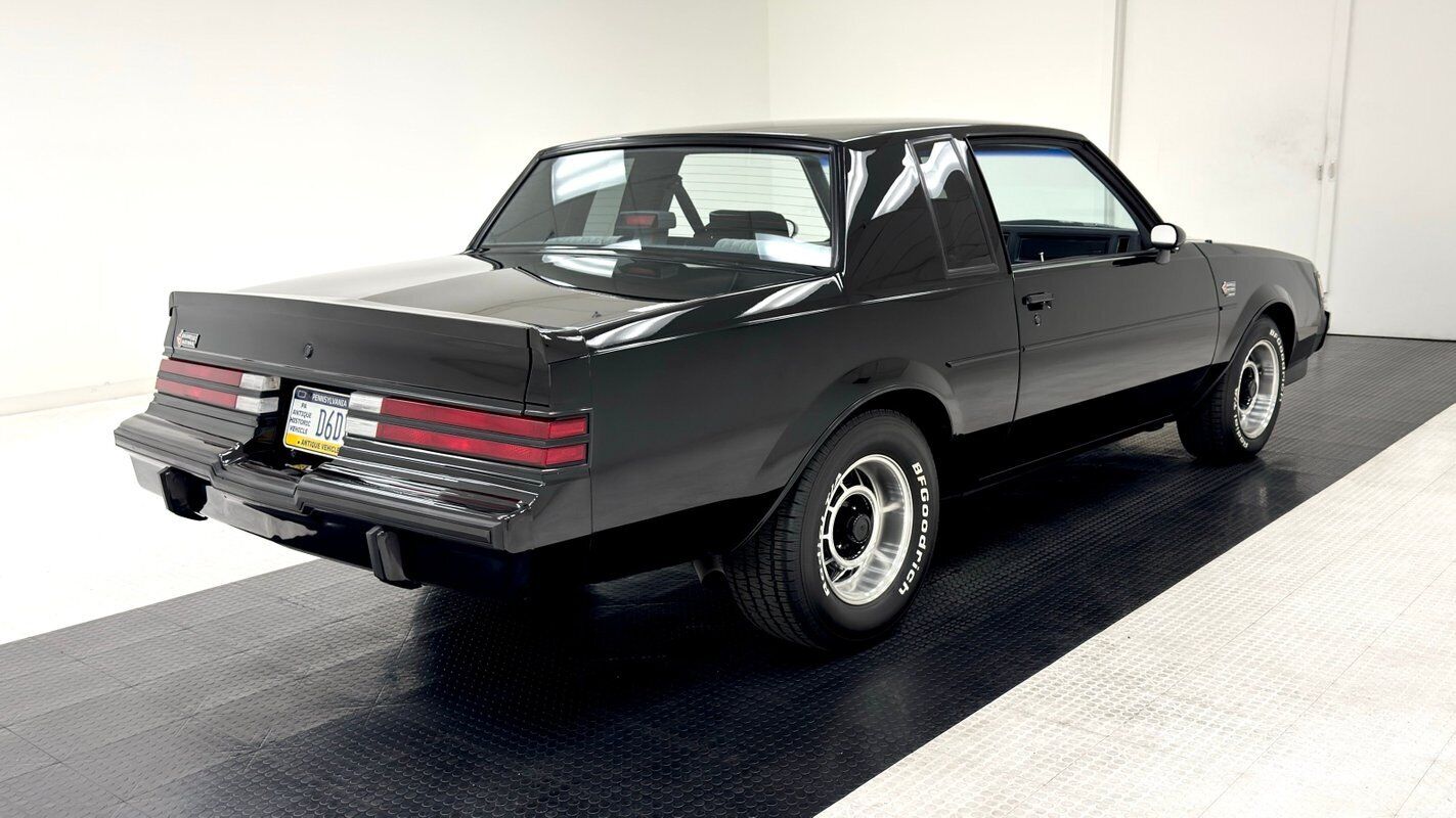 Buick-Regal-1987-Black-Gray-15867-4