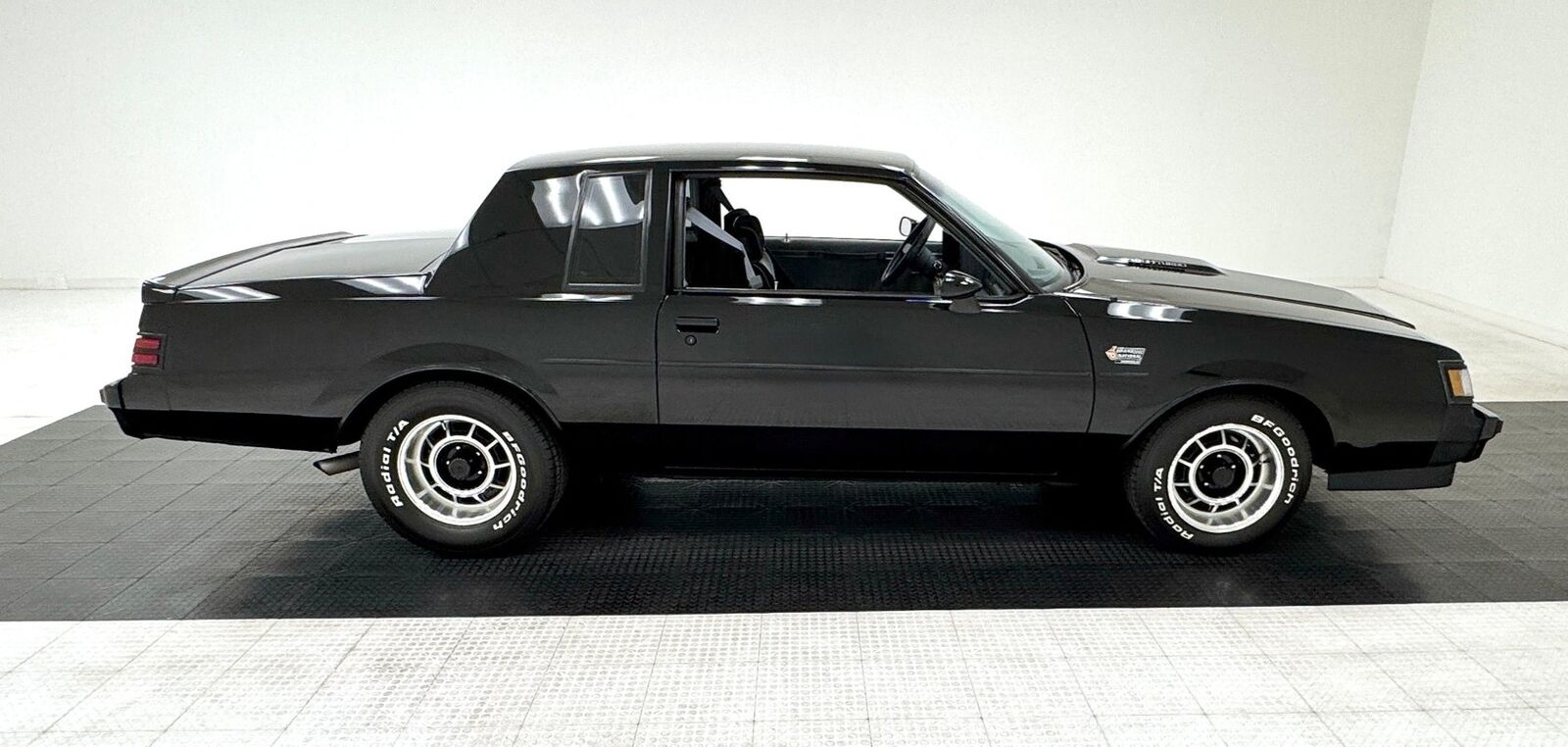 Buick-Regal-1987-Black-Gray-15867-5