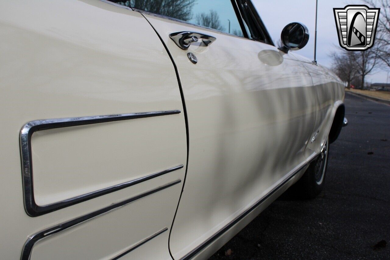 Buick-Riviera-1963-White-Brown-150459-10