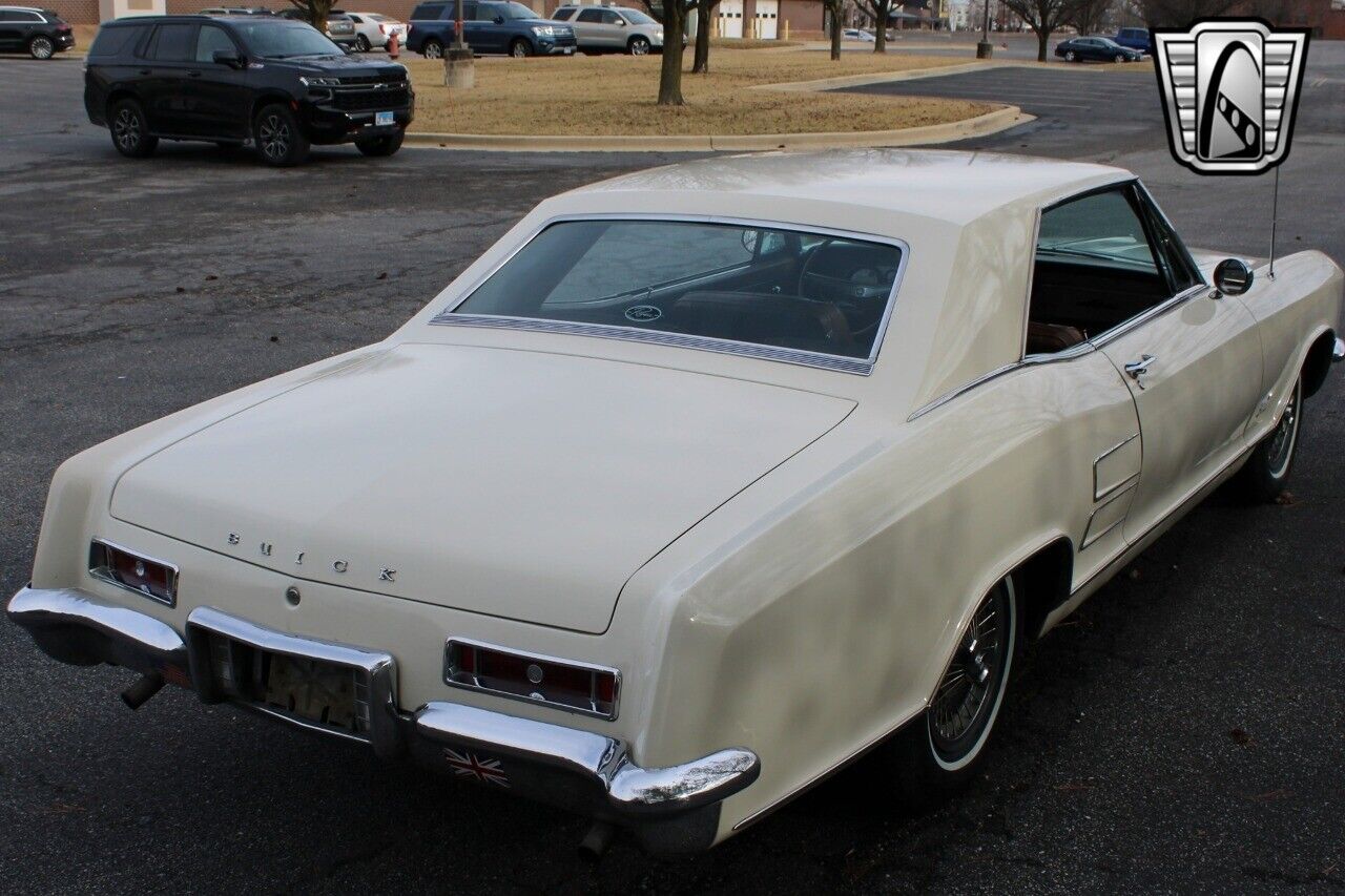 Buick-Riviera-1963-White-Brown-150459-4