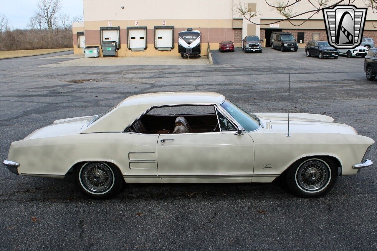 Buick-Riviera-1963-White-Brown-150459-5