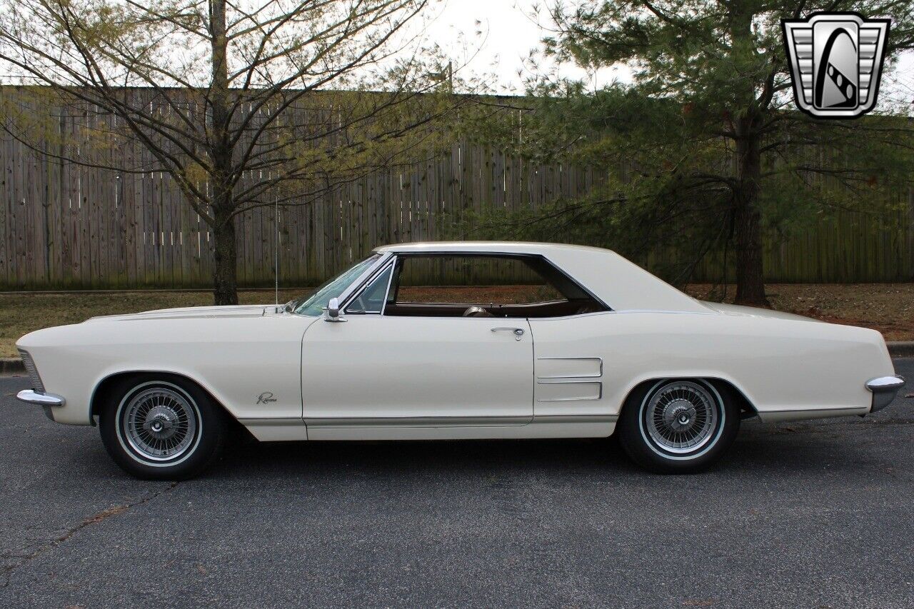 Buick-Riviera-1963-White-Brown-150459-9