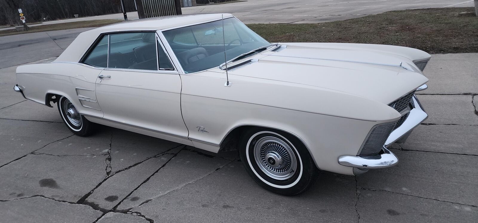 Buick-Riviera-1964-Beige-Brown-125529-8