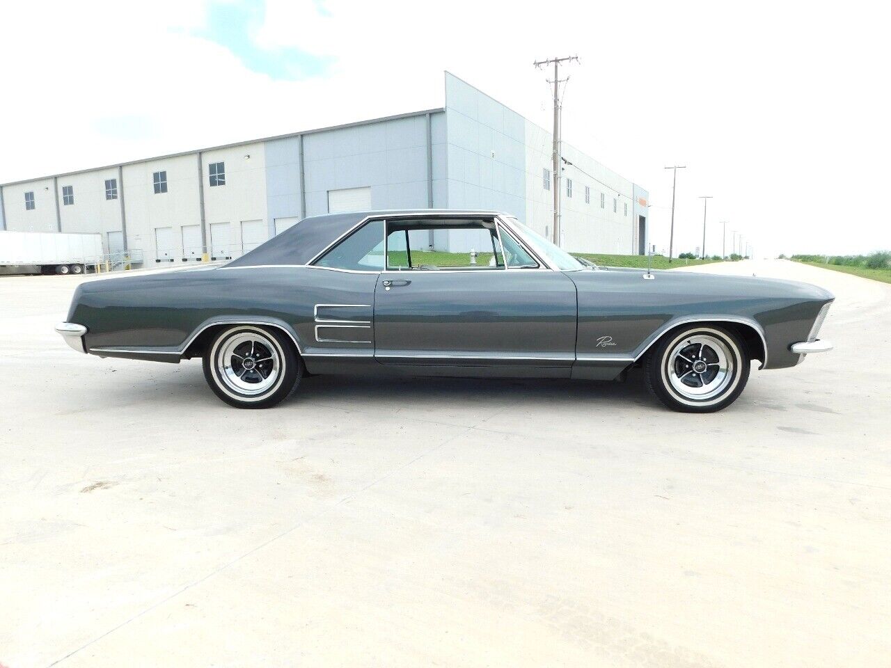 Buick-Riviera-1964-Gray-Gray-74918-7